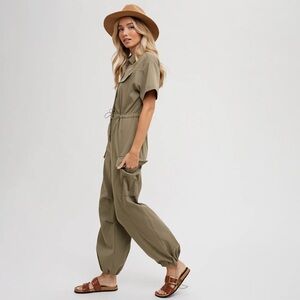 Bluivy Women’s Short Sleeve Utility Jumpsuit (Size L)